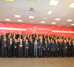 El Príncipe de Asturias junto a los expresidentes y miembros del Comité Ejecutivo del Consejo Superior de Cámaras y Presidentes de Cámaras